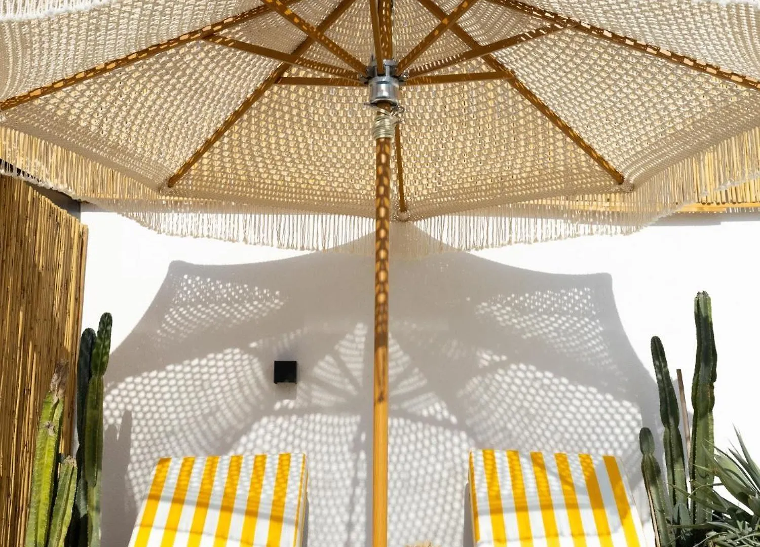 Beachside Escape 2 Min To Shore, Shared Pool & Burj Khalifa View! Dubai 0*,