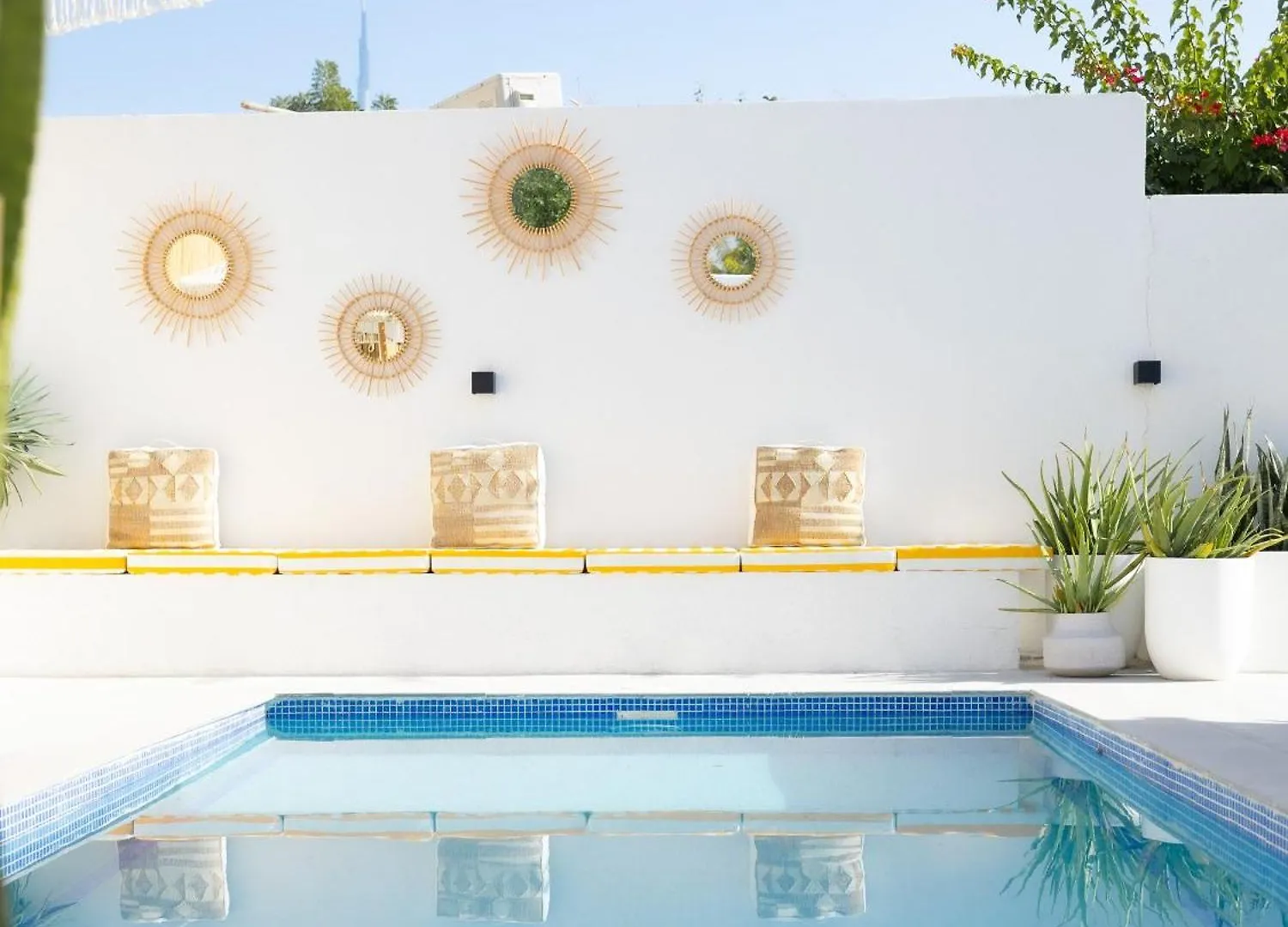 Beachside Escape 2 Min To Shore, Shared Pool & Burj Khalifa View! contacts