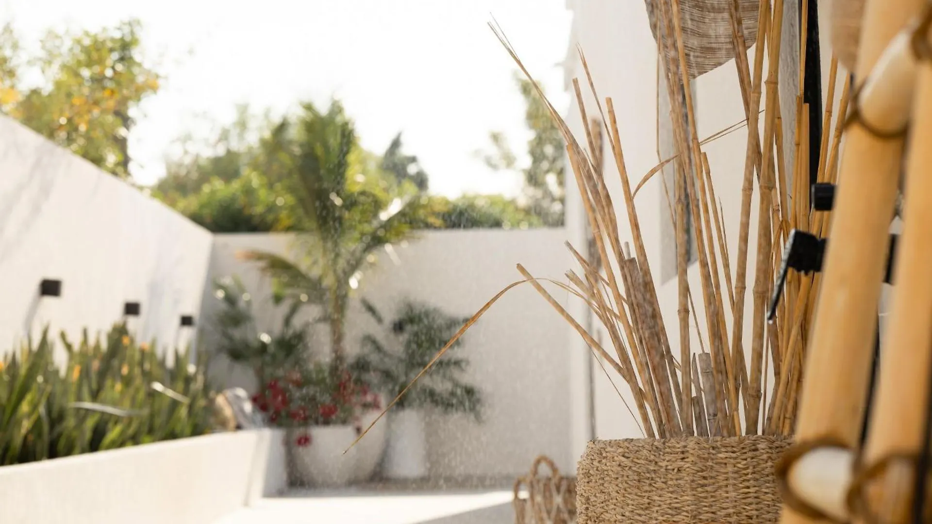 Beachside Escape 2 Min To Shore, Shared Pool & Burj Khalifa View! Dubai 0*,