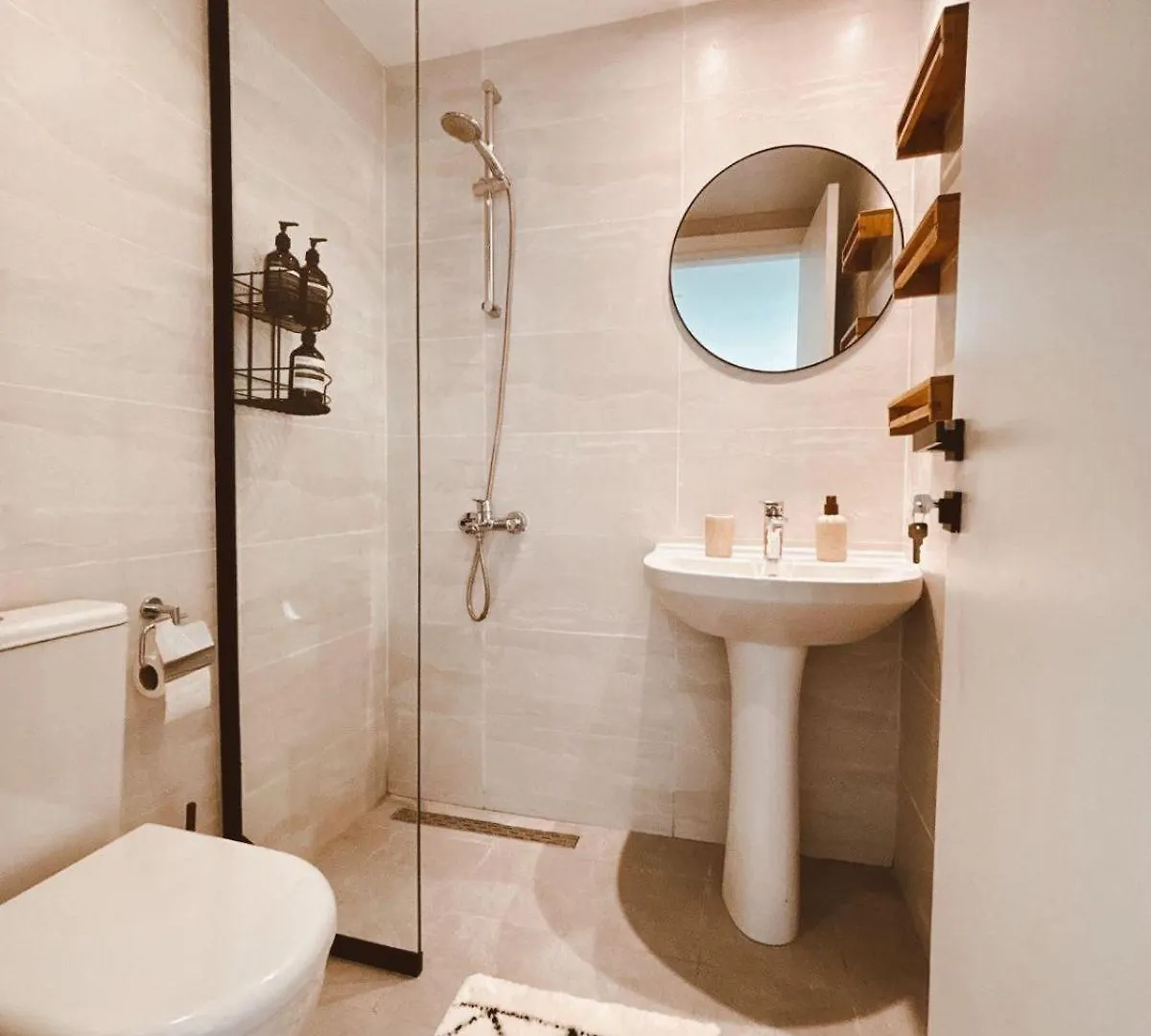 Luxury Boho Chic Beachside Escape, Shared Pool & Burj Khalifa View! Дубай Апартаменты