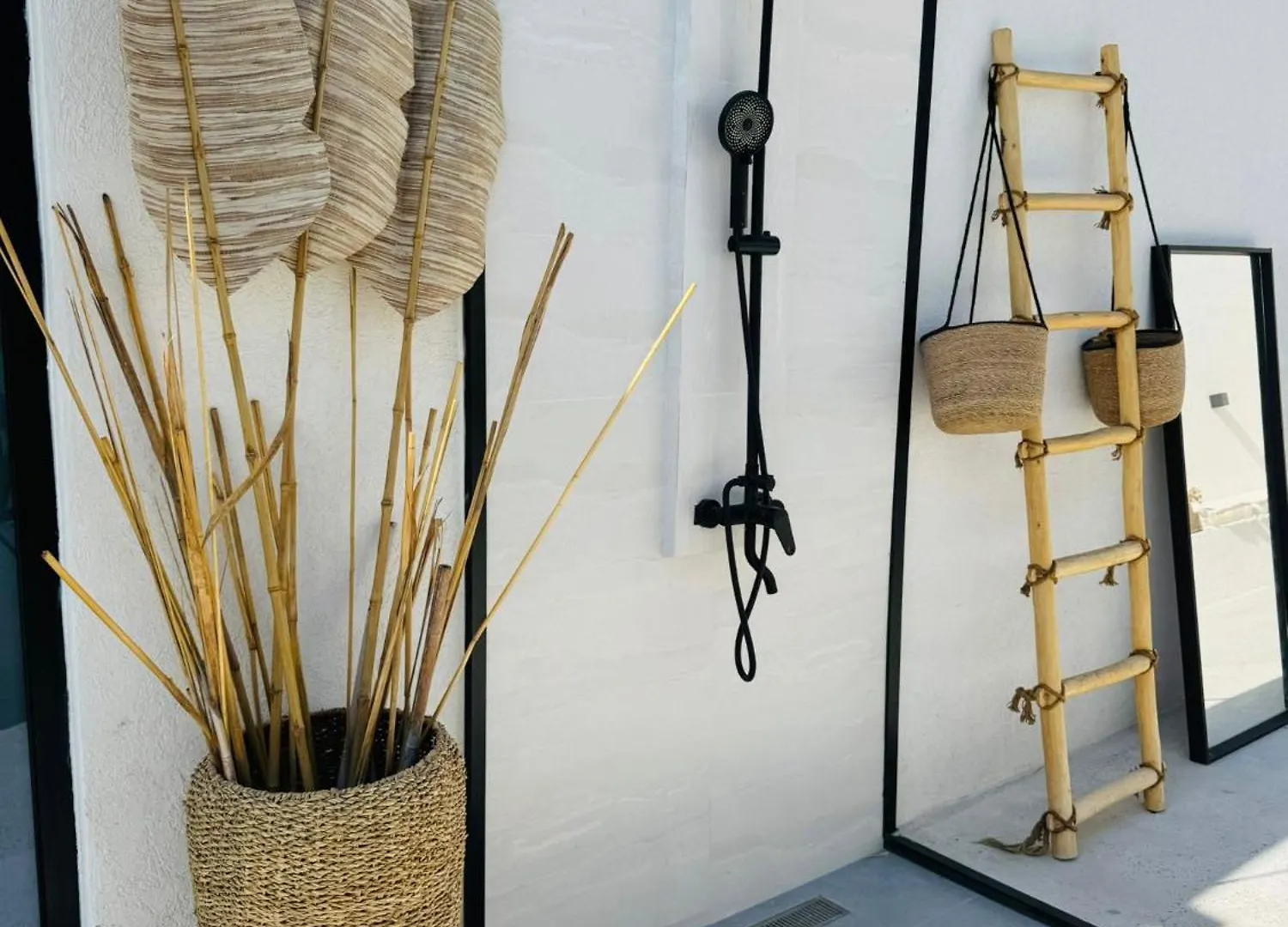 Апартаменты Luxury Boho Chic Beachside Escape, Shared Pool & Burj Khalifa View! Дубай ОАЭ